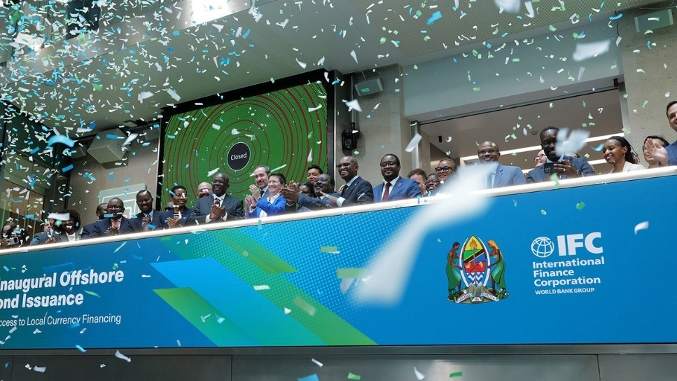 Tanzania imeandika historia mpya katika masoko ya fedha ya kimataifa baada ya hatifungani ya kwanza inayotolewa nje ya nchi yenye thamani ya dola za Marekani milioni